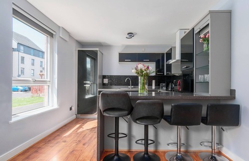 Muirhouse Apartment | The Cozy Atmosphere Lodge located just 3.5 miles away from the city center