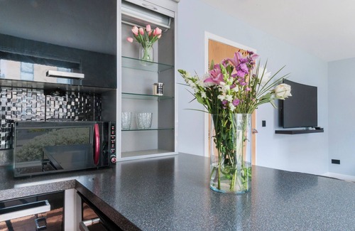 Muirhouse Apartment | The Cozy Atmosphere Lodge located just 3.5 miles away from the city center
