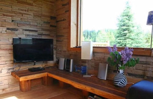 Moricetown House | The Cozy Cabin - L.D.R.