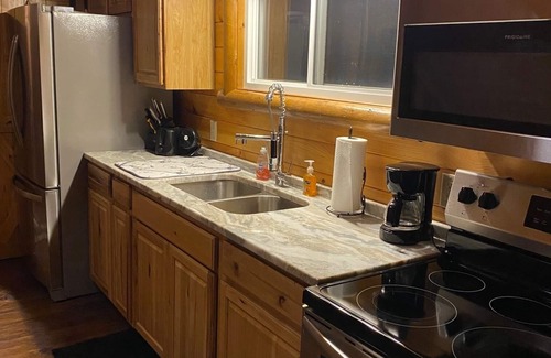 Ashtabula Cabin | The Cozy Cabin near Geneva on the Lake and Wineries!