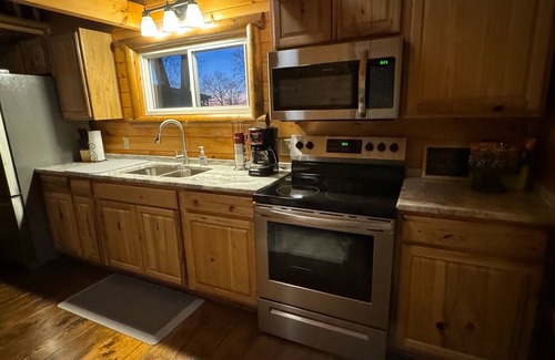 Ashtabula Cabin | The Cozy Cabin near Geneva on the Lake and Wineries!