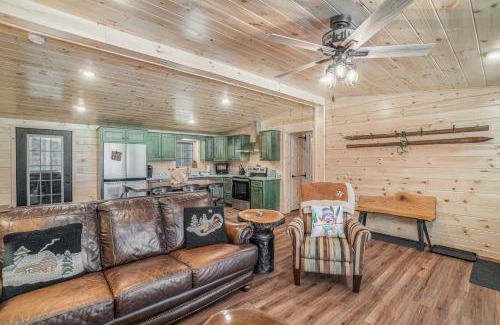 Thompsonville House | The Cozy Cabin