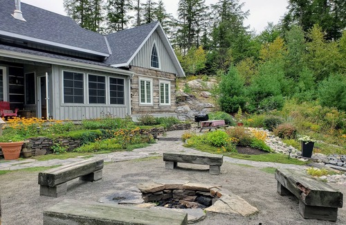 Dysart et al Cottage | The Cozy Canadian Lake House