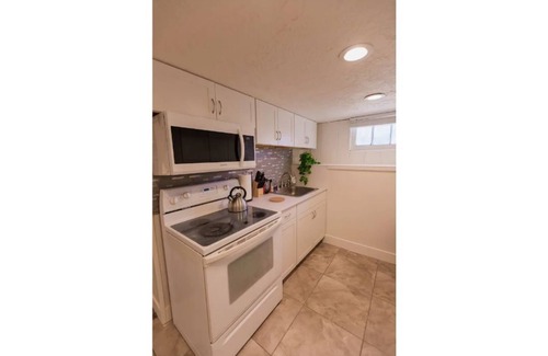People's Freeway Apartment | The Cozy Casa - Perfect for Long Term Stays.