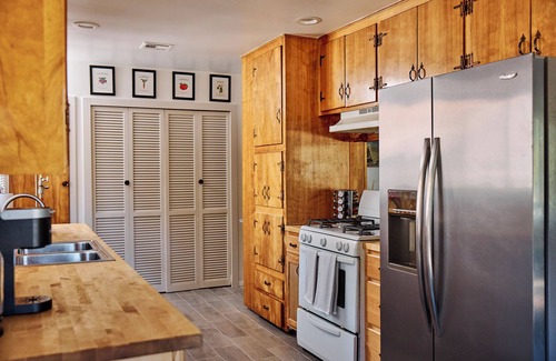 Running Springs Cabin | The Cozy Casita mountain cabin in Running Springs/EV Charger/Pet Friendly
