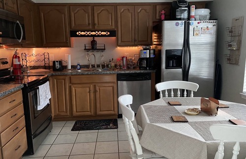 Tulip Grove House | The Cozy Cave-2 Bedroom, 2 Bath, LARGE fenced BACKYARD!