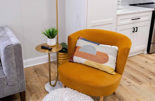 Columbia House | The Cozy Chic WeCo Spot | 3 minutes to Downtown | Steps to WeCo Riverwalk