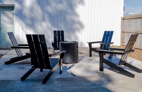 Columbia House | The Cozy Chic WeCo Spot | 3 minutes to Downtown | Steps to WeCo Riverwalk