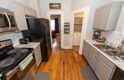 Chickasha House | The Cozy Chickasha | Fiber | Extra Parking | W/D