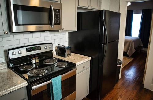 Chickasha House | The Cozy Chickasha | Fiber | Extra Parking | W/D
