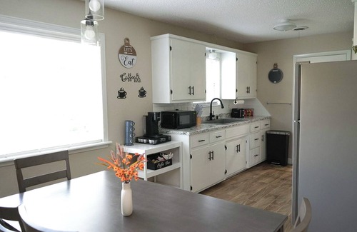 Woodward House | The Cozy Corner, Family Friendly, Game Room + WiFi