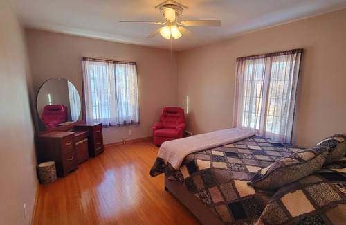 Terry House | The Cozy Cottage is nestled in a charming neighborhood for the perfect get-away.