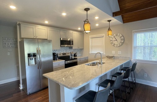 Roxboro Cottage | The Cozy Cottage on Little Duck Cove