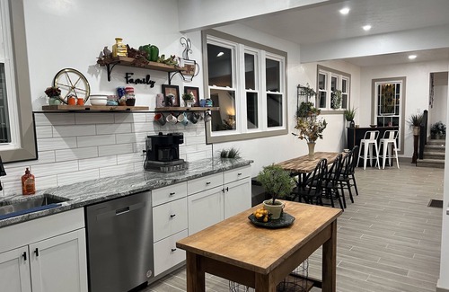 Anderson House | The Cozy Cottage - plenty of privacy & work space