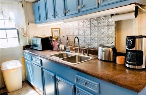 Port Mansfield Cottage | The Cozy Cottage. 2 Beds, Sleeps 4.