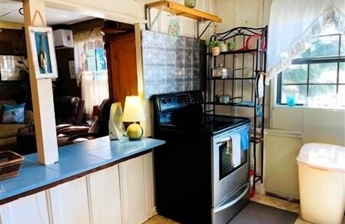 Port Mansfield Cottage | The Cozy Cottage. 2 Beds, Sleeps 4.