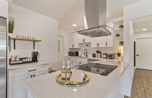 Port Tampa City House | The Cozy Cove - *Chic Westshore Getaway*