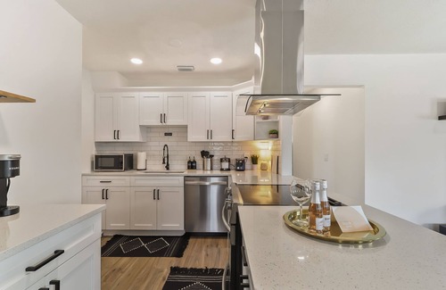 Port Tampa City House | The Cozy Cove - *Chic Westshore Getaway*