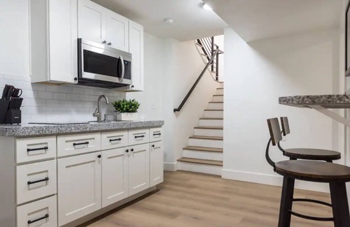 South Salt Lake House | The Cozy Den - Basement Mother in Law
