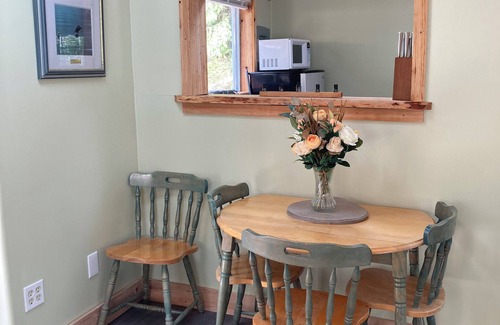 Whaletown Cabin | The Cozy Green Cottage - fully stocked cabin in Whaletown close to the ferry