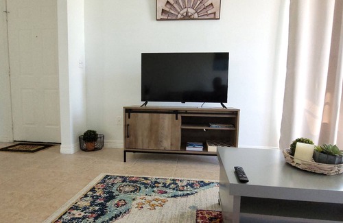 Indian Wells House | The Cozy Haven in Kissimmee, FL with heated pool just 10 minutes to theme parks!