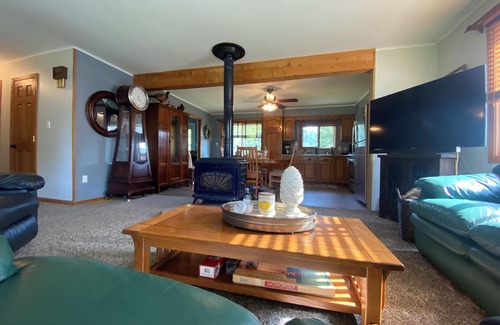 Barbeau House | The Cozy House on Neebish Island Surrounded by The St. Mary’s River