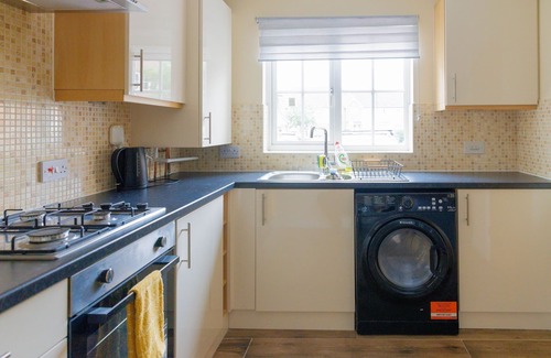 Thamesmead House | The Cozy Nook 3 Bedroom House & Free parking