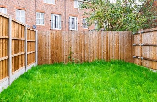 Thamesmead House | The Cozy Nook 3 Bedroom House & Free parking