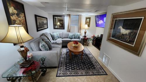 Ashley Oaks House | The Cozy Nook Basement Apartment All To Yourself