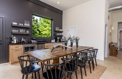 Three Oaks House | The Cozy Oak, 7 beds 4.5 baths and Heated inground Pool