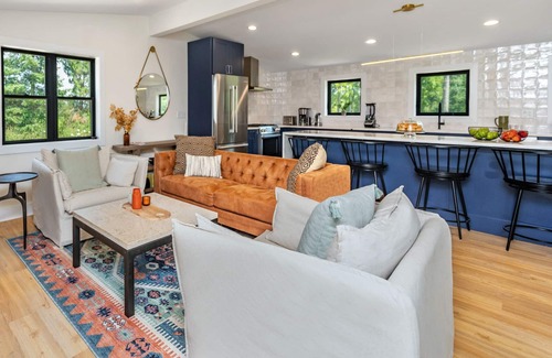 Three Oaks House | The Cozy Oak, 7 beds 4.5 baths and Heated inground Pool