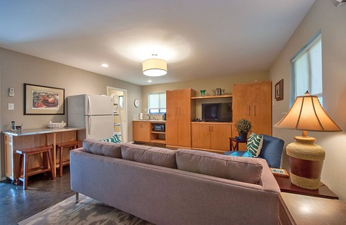 Northeast Dallas House | The Cozy Owl Cottage - so close to so much