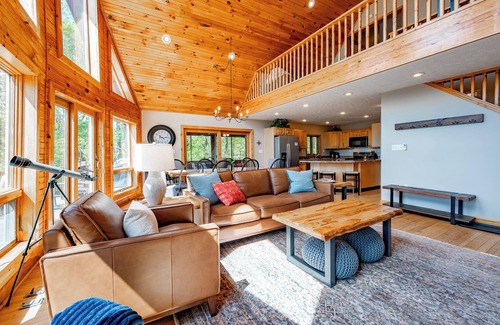 Paradise Point House | The Cozy Perch: Lake Access, Dogs Welcome, Hot Tub, Fire Pit!