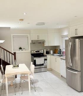 Renfrew-Collingwood House | The Cozy Quad In the Heart of Vancouver