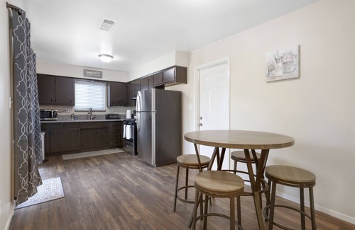 Tulare House | The Cozy Rustic Sequoia 🌲 Wi-Fi & 2 🚗 Garage