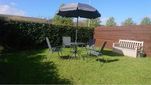 Atlantic Wharf Apartment | The Cozy Stay, Sleeps 6 , 2 Large Parking Spaces, Private Garden Walking Distance to Cardiff Bay and City Centre Pets Welcome