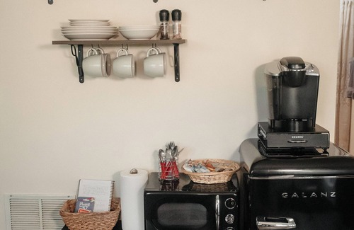 Harrisonburg House | The Cozy Suite - Walking Distance to Downtown Harrisonburg and JMU