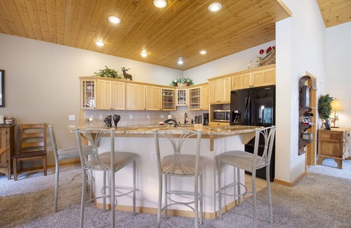 Old Town House | The Cozy Summit: Adventure + Hot Tub Escape