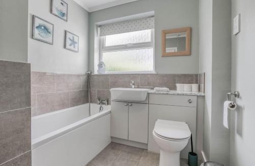 Overstrand House | The Crabpot Five mins Norfolk beach. Crabpot Cottages - Sheringham