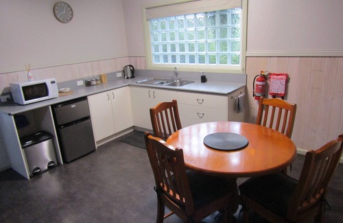Strahan Apartment | The Crays Accommodation