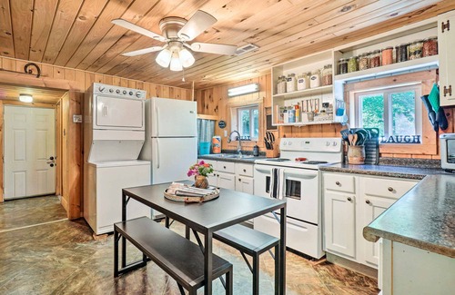 Newcomb House | 'The Creek' Winfield Gem: 73 Acres of Privacy
