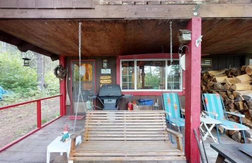 Cascade House | The Creekside Cabin