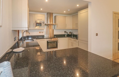 West Looe Apartment | THE CREEKSIDE, family friendly, luxury holiday cottage in Looe