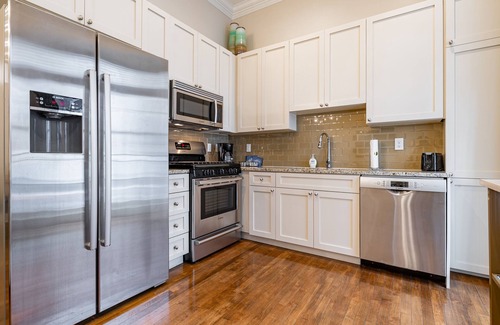 French Quarter Apartment | The Creole, 2B/2B Historic FQ Apt. - 60 Day Min. Rental