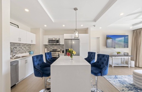 Little Battaleys Condo | The Crescent at Coral Beach 101 - New condo across from beach