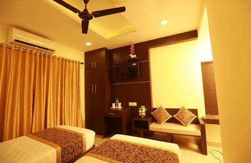 Kalamassery Hotel | The Crescent Suites