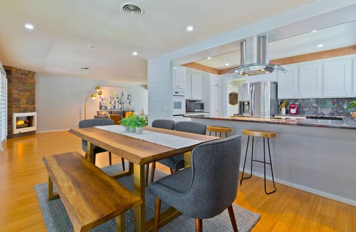 La Quinta House | The Crest: Mid-Century Couples Retreat- Pool & Mountain Views - 2 Beds #066151