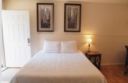 Sterling Hotel | The Crest Motel
