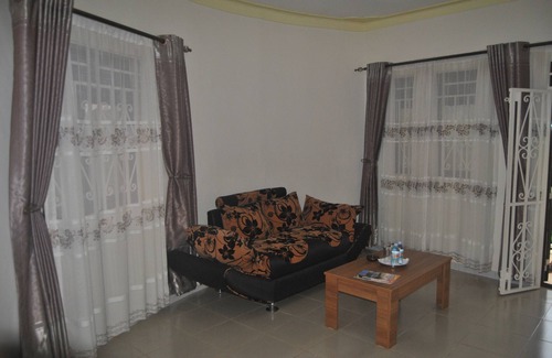 Kyesero Cabin | The Crested Crane Bwindi