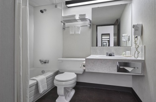Hinton Hotel | The Crestwood Hotel